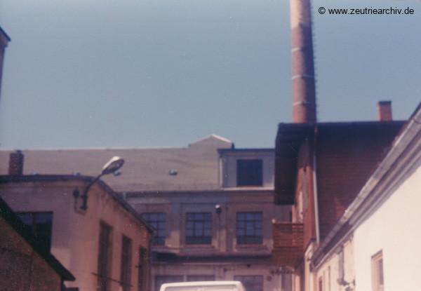 Fotos innen und außen aus mehreren Jahrzehnten der VEB Drahtweberei Neustadt Orla Betriebsteil Zeulenroda DDR heute Zeuro Zeutrie Möbel