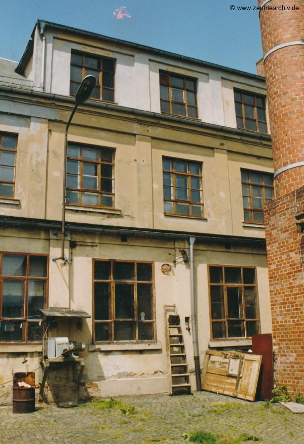 Fotos innen und außen aus mehreren Jahrzehnten der VEB Drahtweberei Neustadt Orla Betriebsteil Zeulenroda DDR heute Zeuro Zeutrie Möbel