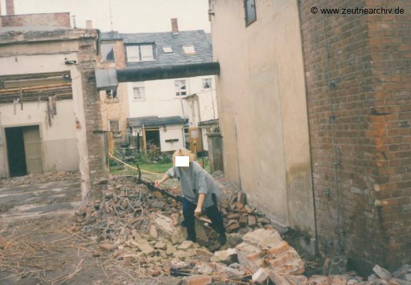 Fotos innen und außen aus mehreren Jahrzehnten der VEB Drahtweberei Neustadt Orla Betriebsteil Zeulenroda DDR heute Zeuro Zeutrie Möbel