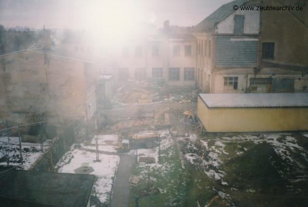 Fotos innen und außen aus mehreren Jahrzehnten der VEB Drahtweberei Neustadt Orla Betriebsteil Zeulenroda DDR heute Zeuro Zeutrie Möbel