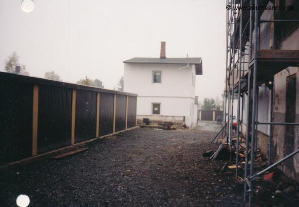 Fotos innen und außen aus mehreren Jahrzehnten der VEB Drahtweberei Neustadt Orla Betriebsteil Zeulenroda DDR heute Zeuro Zeutrie Möbel