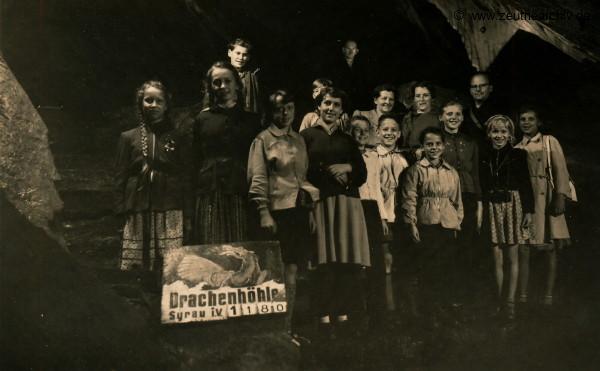 Eine Klasse der "Friedrich-Engels-Schule" Falkensee während ihres Ferienaufenthaltes in Zeulenroda beim Ausflug in die Drachenhöhle Syrau.