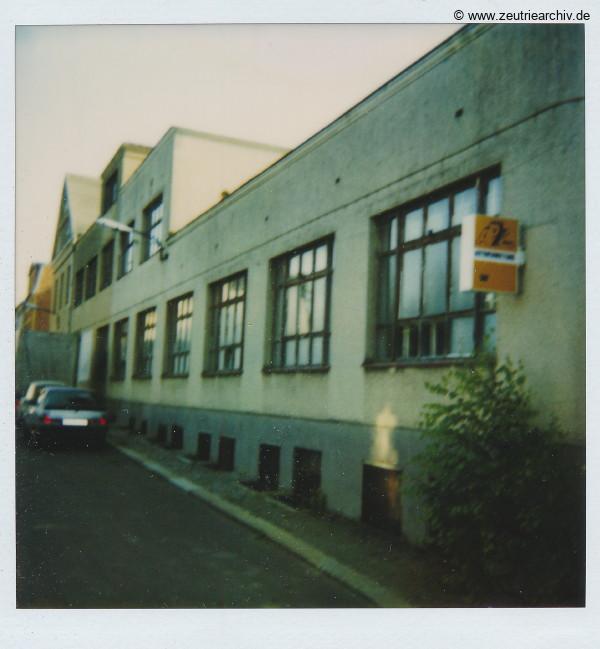 Fotos innen und außen aus mehreren Jahrzehnten der VEB Drahtweberei Neustadt Orla Betriebsteil Zeulenroda DDR heute Zeuro Zeutrie Möbel