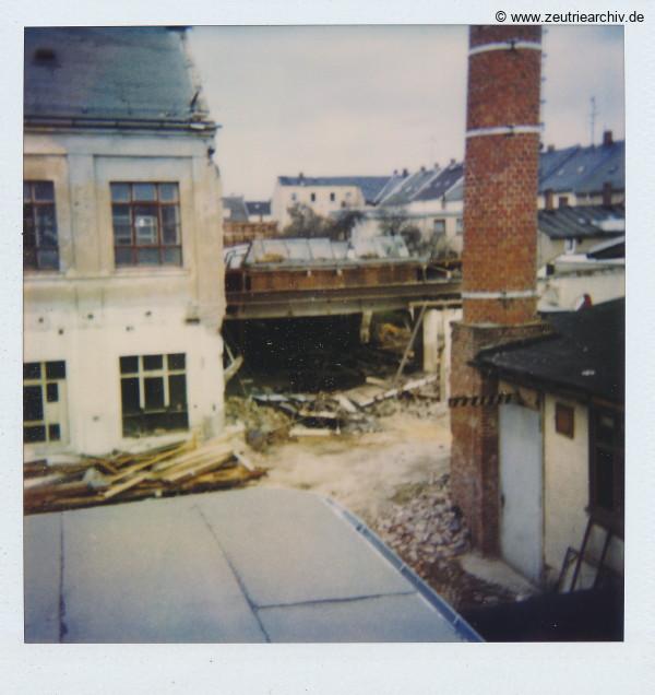 Fotos innen und außen aus mehreren Jahrzehnten der VEB Drahtweberei Neustadt Orla Betriebsteil Zeulenroda DDR heute Zeuro Zeutrie Möbel