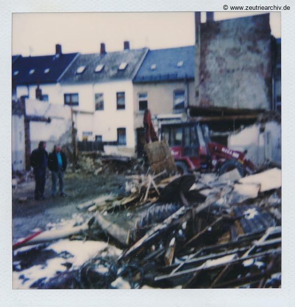 Fotos innen und außen aus mehreren Jahrzehnten der VEB Drahtweberei Neustadt Orla Betriebsteil Zeulenroda DDR heute Zeuro Zeutrie Möbel