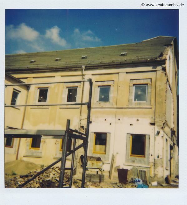 Fotos innen und außen aus mehreren Jahrzehnten der VEB Drahtweberei Neustadt Orla Betriebsteil Zeulenroda DDR heute Zeuro Zeutrie Möbel