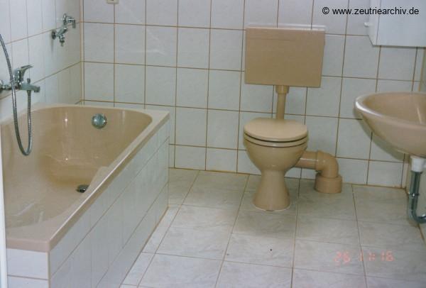 Fotos innen und außen aus mehreren Jahrzehnten der VEB Drahtweberei Neustadt Orla Betriebsteil Zeulenroda DDR heute Zeuro Zeutrie Möbel
