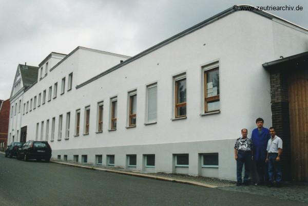 Fotos innen und außen aus mehreren Jahrzehnten der VEB Drahtweberei Neustadt Orla Betriebsteil Zeulenroda DDR heute Zeuro Zeutrie Möbel