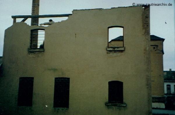Fotos innen und außen aus mehreren Jahrzehnten der VEB Drahtweberei Neustadt Orla Betriebsteil Zeulenroda Baderschneider Lenzner DDR heute Zeuro Zeutrie Möbel